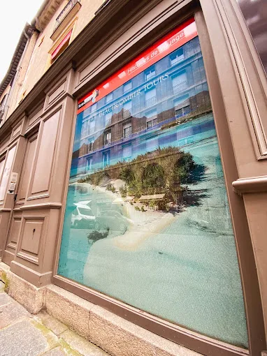 Adhésif microperforé vitrine agence de voyage Rennes