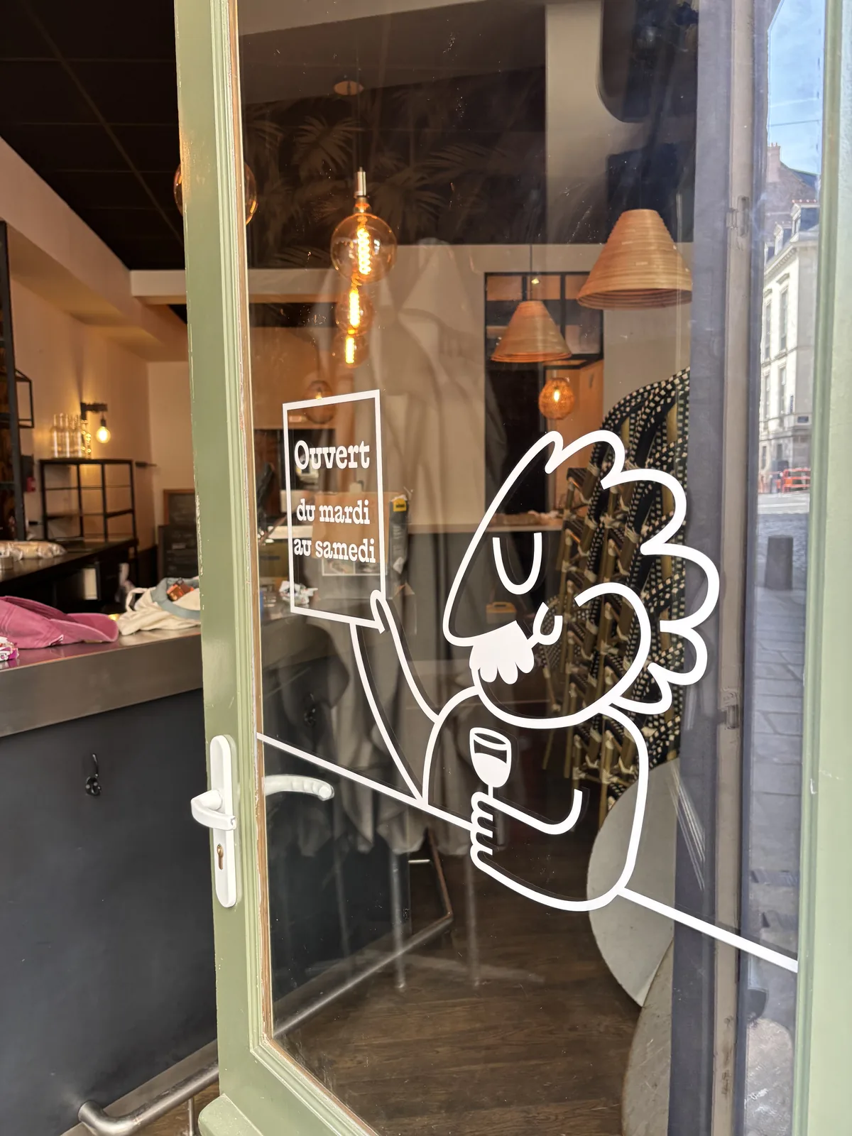 Identification et lettrage horaires vitrine Rennes