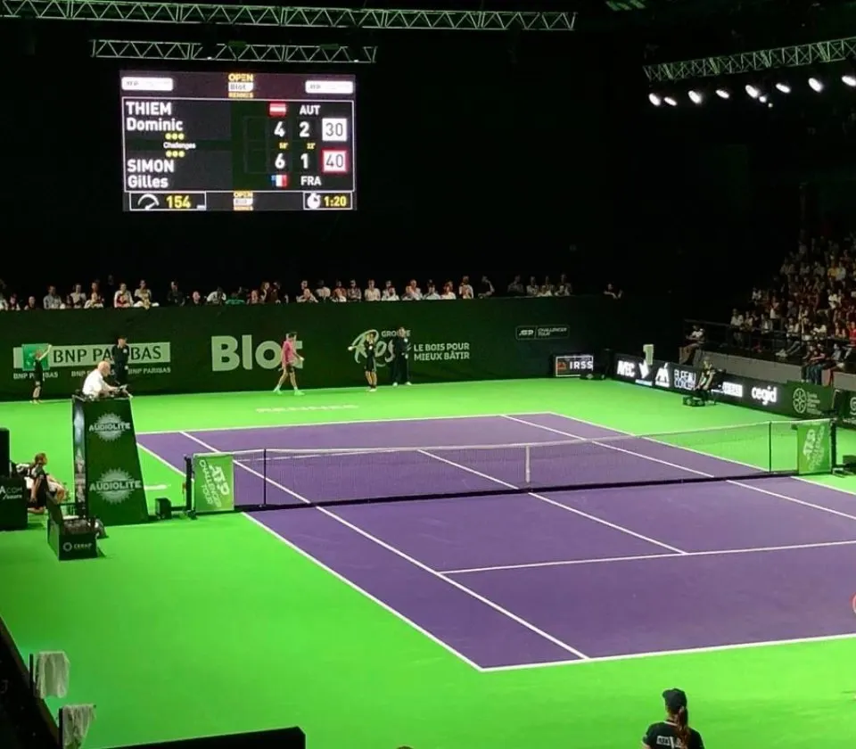 Bâches XXL Open Blot Rennes — Habillage grand format d'un court de tennis ATP