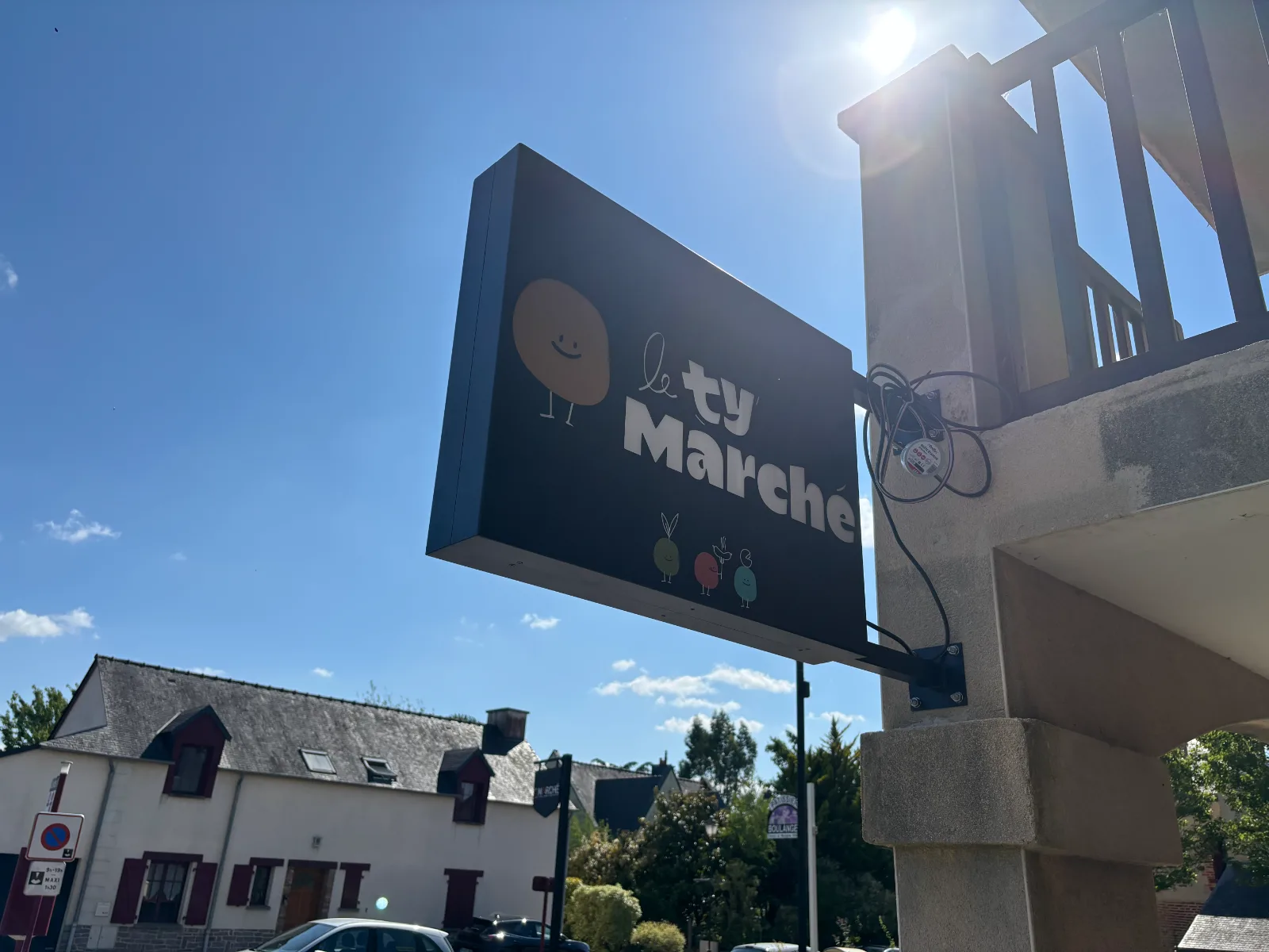 Enseigne Drapeau Lumineuse — Atelier Visible Rennes
