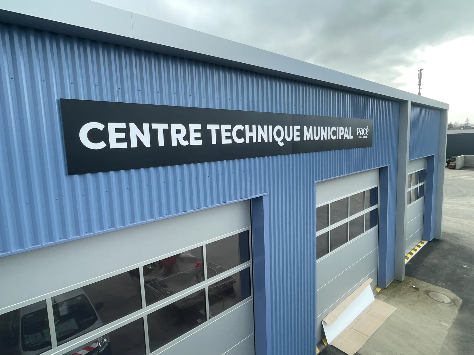 Signalétique industrielle & entrepôts — Atelier Visible Rennes