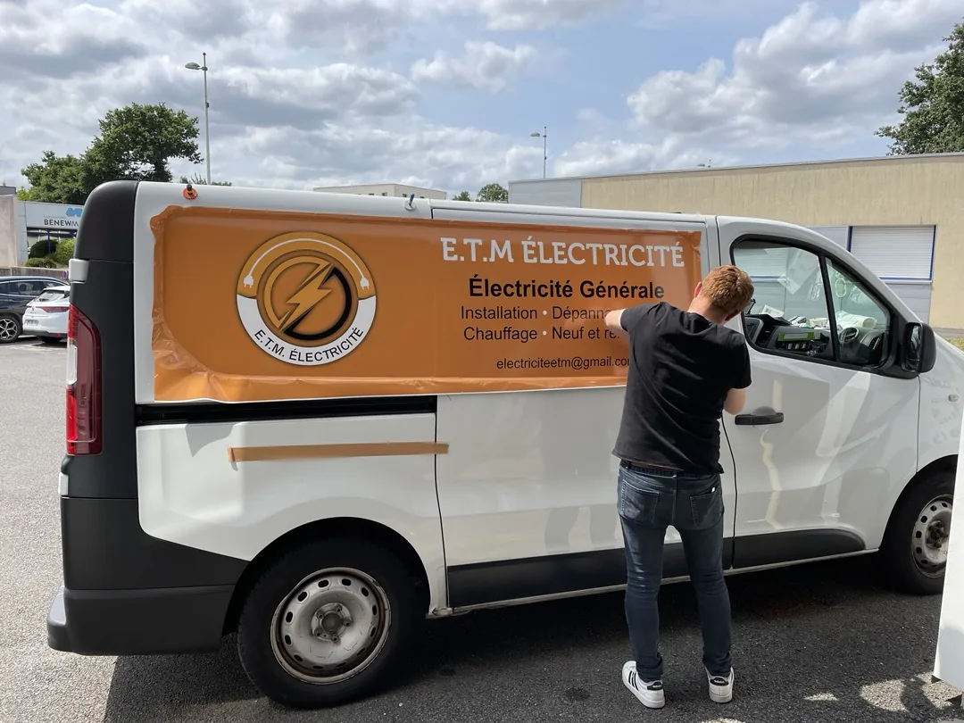 Semi-covering utilitaire EYM Électricité Rennes