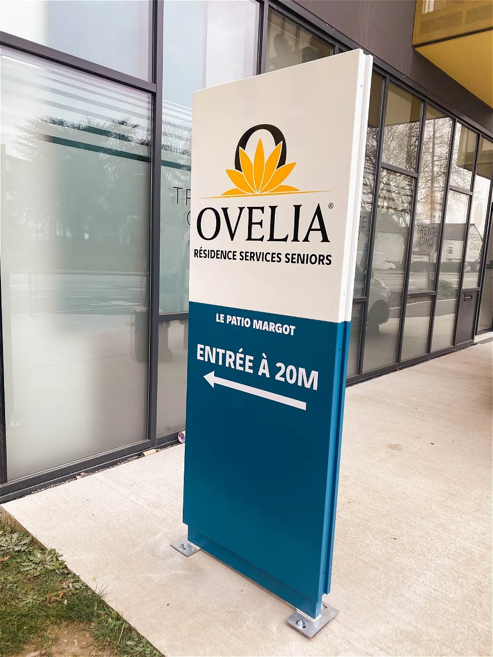 Totem enseigne Ovelia Rennes
